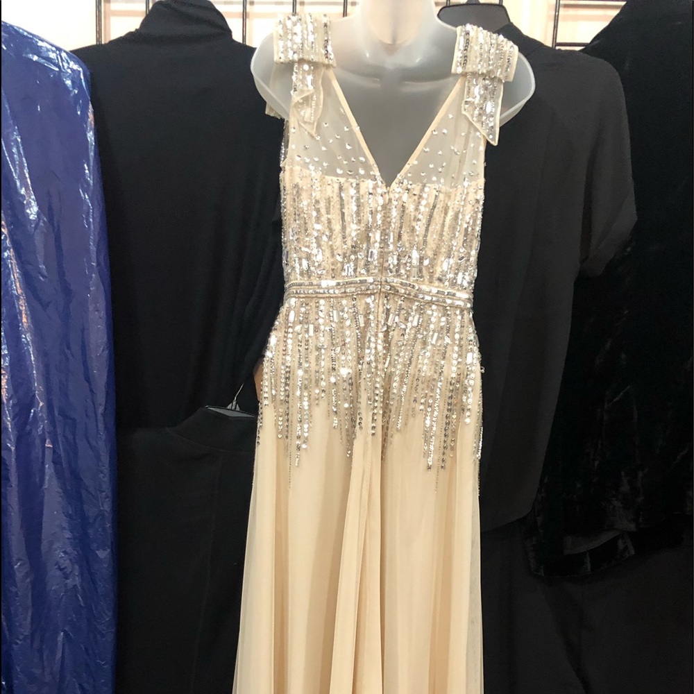 NWT Aidan Mattox Nude gown, Size 8